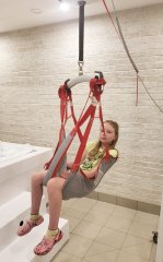 Система для подъема и перемещения пациентов «Ассистент» очень удобна в комплекте с ванной сухого флотинга "Посейдон" для комфортного перемещения детей с ДЦП