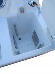 В качестве дополнительной опции комбинированная 4-х камерная ванна «Истра-4К» может быть оборудована встроенной жемчужной решеткой с краном подачи сжатого воздуха