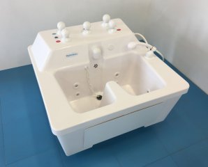 Анатомическая форма ванны позволяет максимально комфортно принимать процедуры (старая модификация)