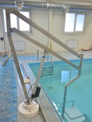 Lift for lowering the patient into the pool (large)
