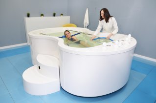 Корпус водолечебной ванны «Хаббарда» (Hubbard) выполнен из высокопрочного стеклопластика