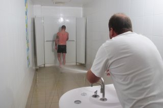 Проведение процедуры душ Шарко на оборудовании компании Физиотехника