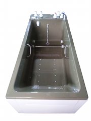 Ванна медицинская Оккервиль  с оптимальным полезным объемом и прямоугольной формой ложа