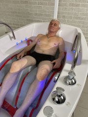 Размещение пациента в ванне "Неман" с люлькой системы "Ассистент"