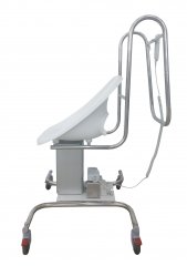 Медицинский подъемник для камерных ванн представляет собой мобильную, компактную конструкцию с электрическим приводом